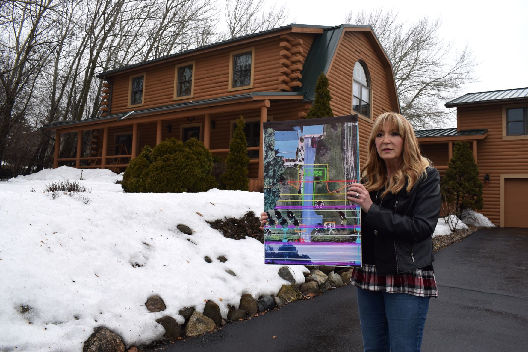 Leslie Maj with sign